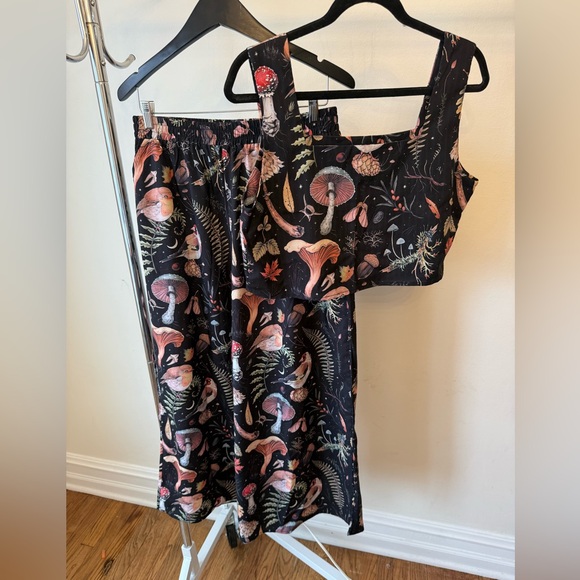 Mushroom Print Two Piece Pant Set - Picture 6 of 6